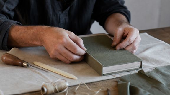 Confidences d’un relieur éthique : valoriser l’artisanat responsable