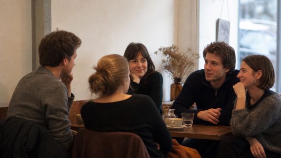 Café littéraire et rencontres créatives : des espaces de partage renouvelés