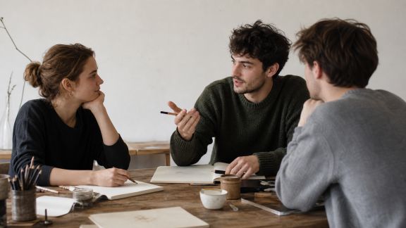 Jeunes créateurs : comment l’engagement façonne la relève culturelle