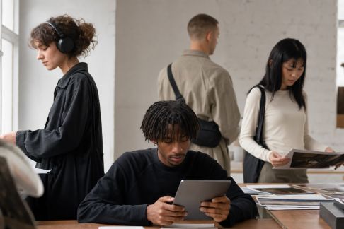 Plateformes pour découvrir des artistes émergents : le match des algorithmes et des communautés